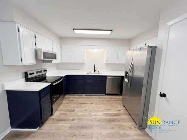 Building Photo - Renovations JUST completed, stunning home!