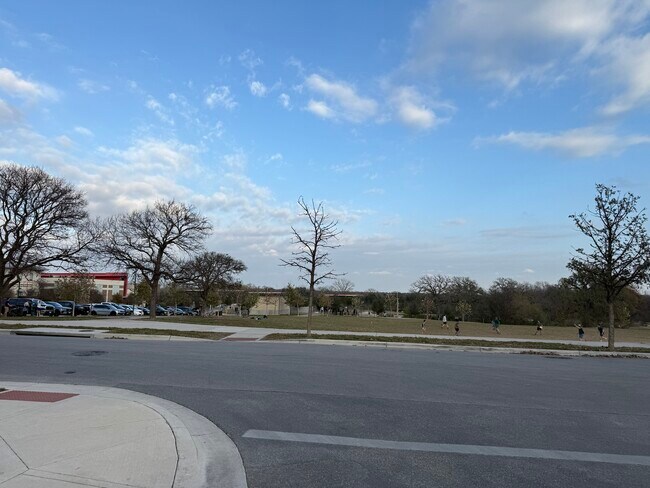 Foto del edificio - 3113 Schutze St