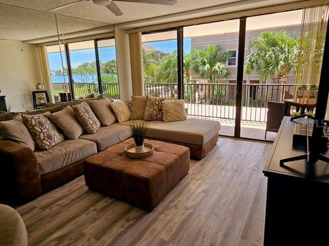 Foto del edificio - 2700 Bayshore Blvd