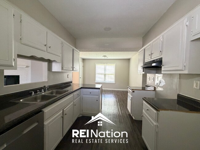 Building Photo - Move-In Ready 3BR/2BA Home in 38133 - Hardwood Floors & Great Storage