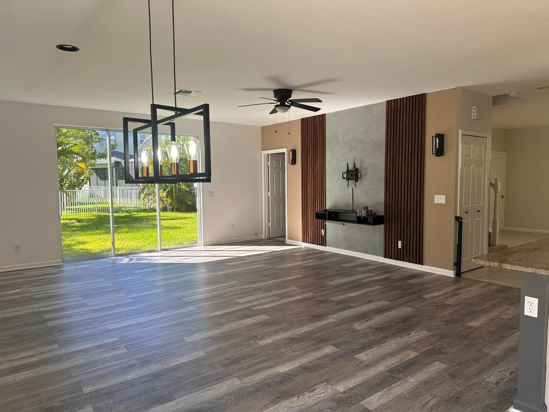 Building Photo - 1452 NW Leonardo Cir