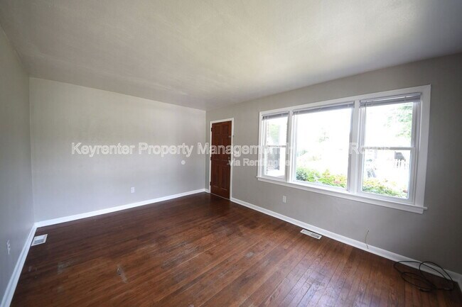 Foto del edificio - 9286 Marlow Ave