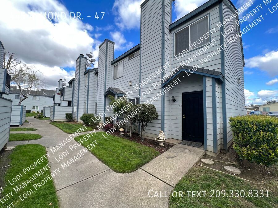 Foto principal - 2 Bedroom Townhome in Gated HOA Community ...