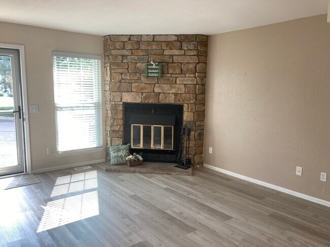 Building Photo - 9496 W Ontario Dr