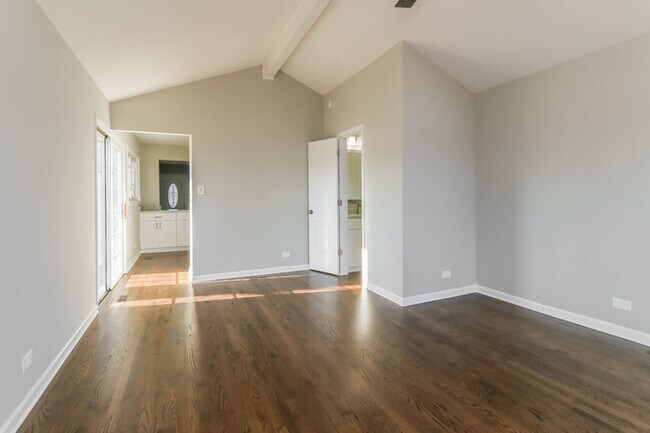 Building Photo - 4343 Linscott Avenue