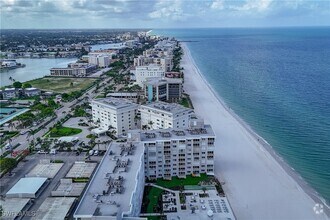 Building Photo - 3443 Gulf Shore Blvd N
