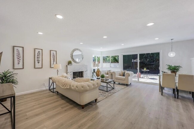 Foto del edificio - 3491 Clover Oak Dr