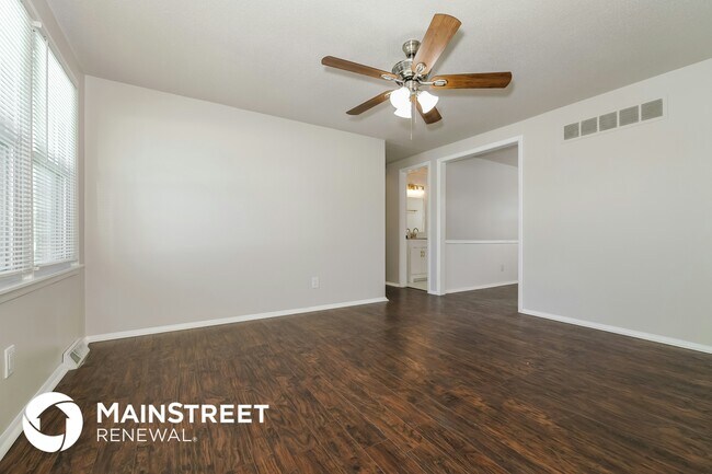 Building Photo - 11515 N Charlotte St