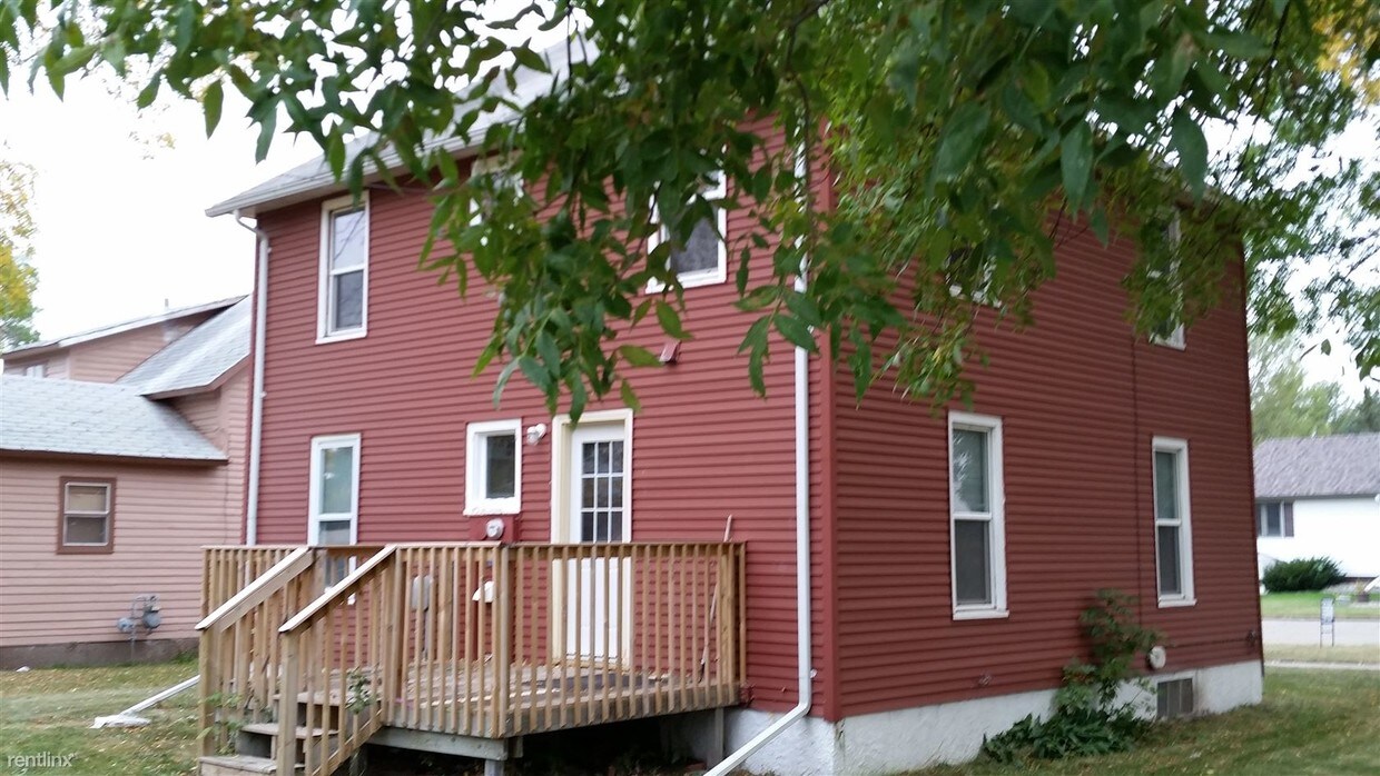 Foto del edificio - 762 3rd Ave NE