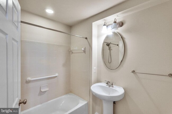 Building Photo - 25501 Joy Ln