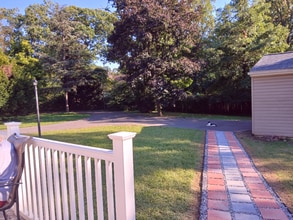 Building Photo - 204 Southwood Rd