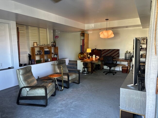 Building Photo - 2 bedroom 2 bath with a view at Palms of W...