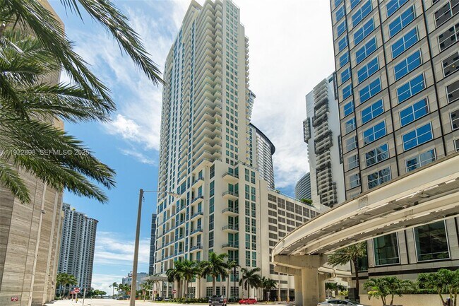 Foto del edificio - 300 S Biscayne Blvd