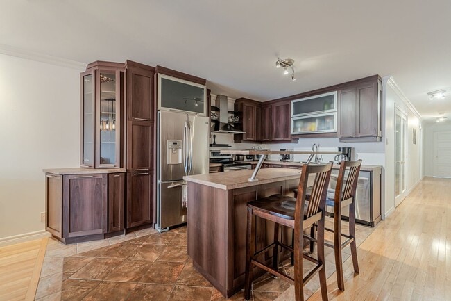 Building Photo - 2244 Rue Harmony