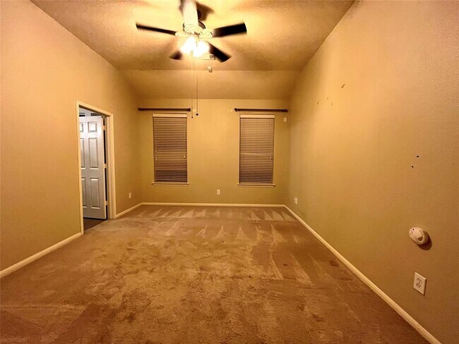 Foto del edificio - 6431 Applewood Forest Dr