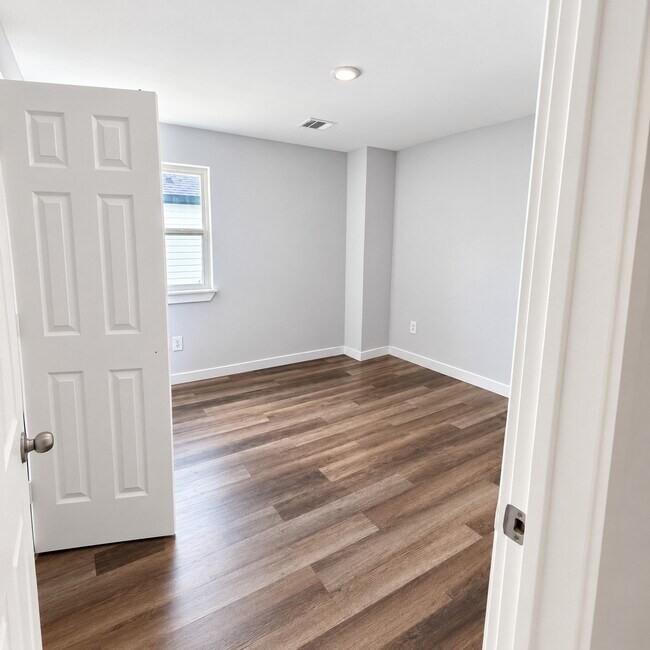 Foto del edificio - 7412 Pond St