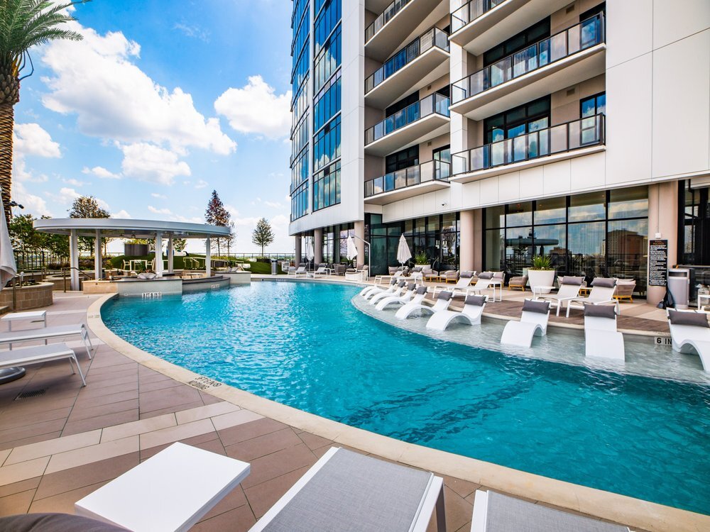 Foto principal - Chic 1-Bedroom Homes: Your Urban Sanctuary...