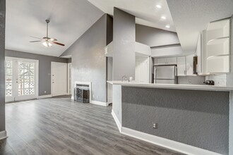 Building Photo - 2121 El Paseo St