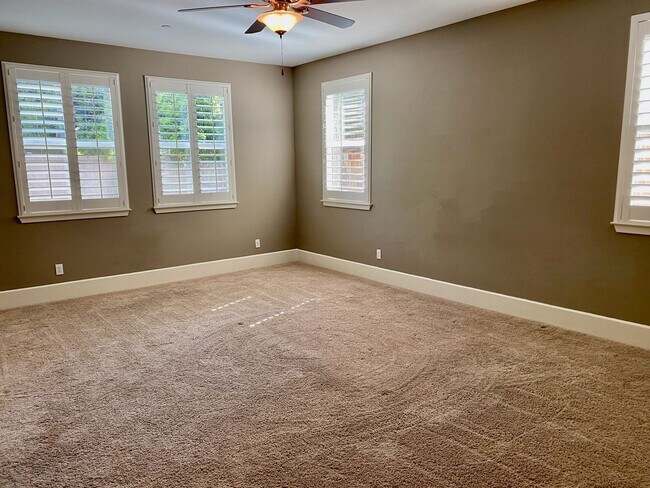 Building Photo - $3,200 Barclay Square, 4 Bd+Solar -Trenton...