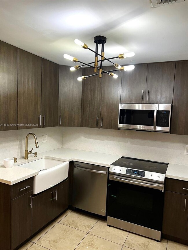 Foto del edificio - 902 SW 126th Ave