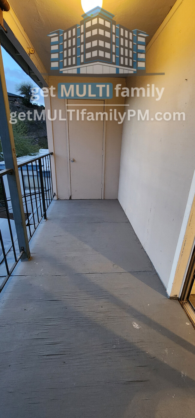 Building Photo - 1111 E Butler Dr