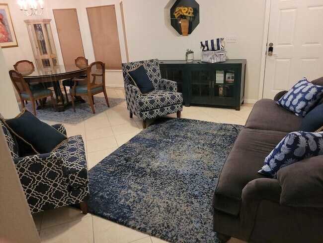 Foto del edificio - 365 NW Hibiscus St