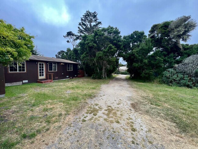 Building Photo - Asilomar Cove - 1 bed 1 bath - all utiliti...