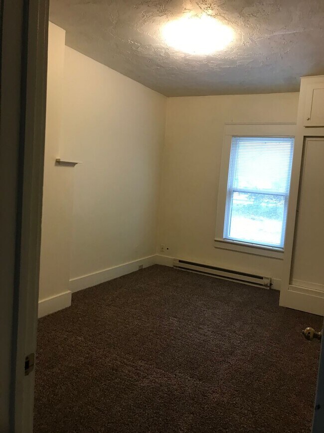 Foto del edificio - Farmhouse on huge lot