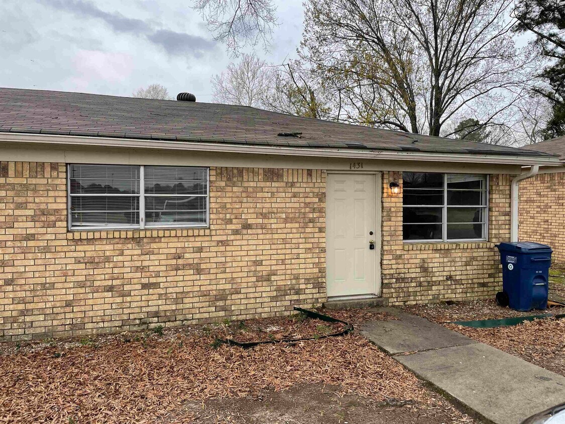 Primary Photo - 1431 Bean St
