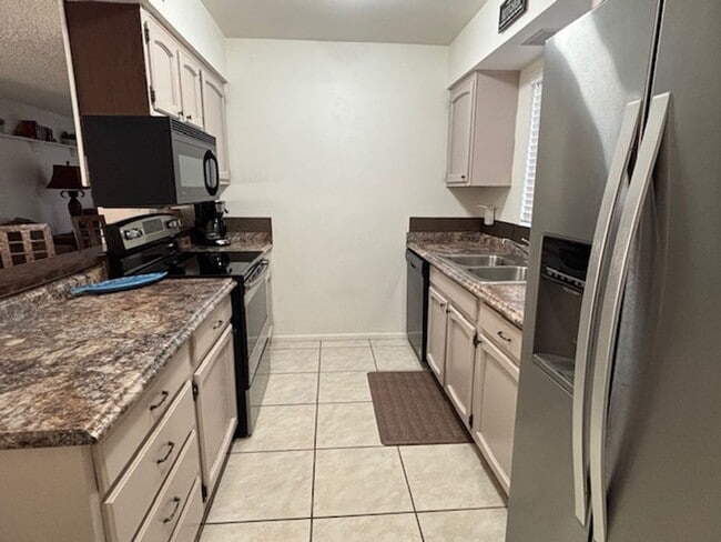 Building Photo - 3 Bedroom - 2 Bath Pool Home