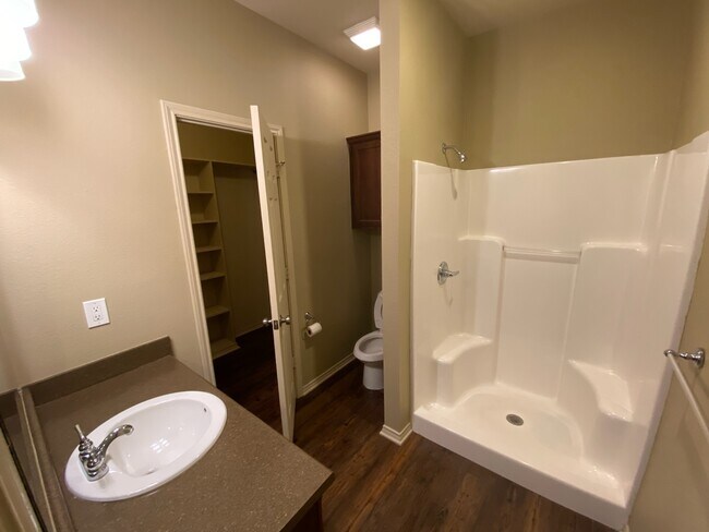 Foto del edificio - 4224 Castlegate Dr
