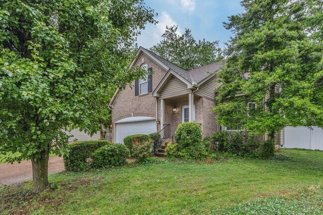 Foto del edificio - Awesome 3BR/2BA home near Percy Priest!