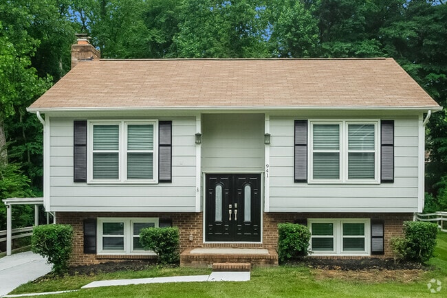 Building Photo - 941 Foxborough Rd