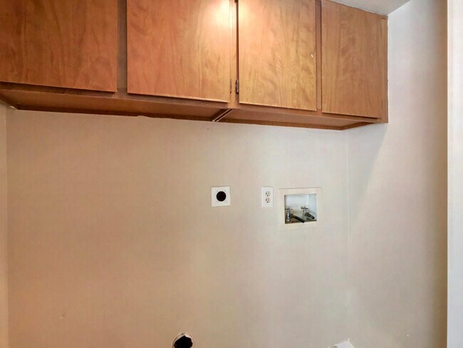 Foto del edificio - 2740 W McLellan Blvd