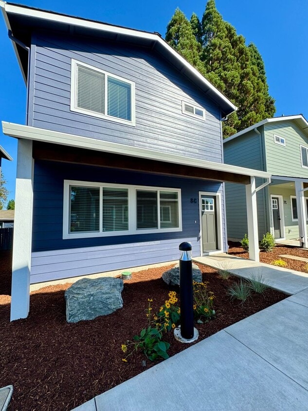 Foto principal - Newly Built 3 Bed, 2.5 Bath Cottage Homes with Free Wifi Internet