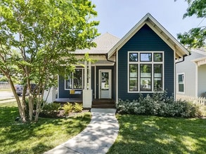 Building Photo - 2018 10th Ave S