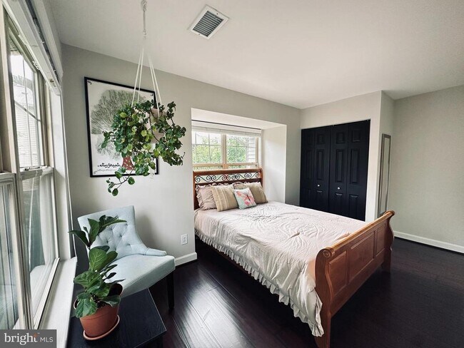 Foto del edificio - 1734 Ascot Way