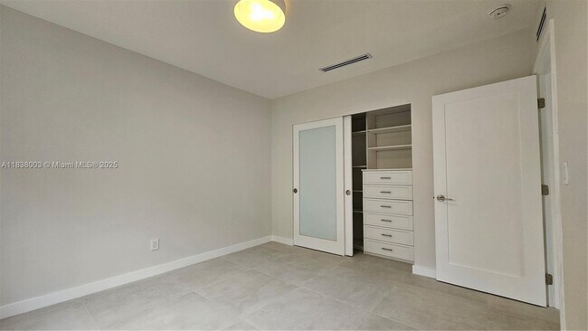 Foto del edificio - 424 NE 63rd St
