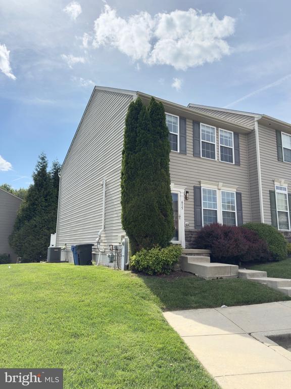 Foto principal - 615 Tantallon Ct