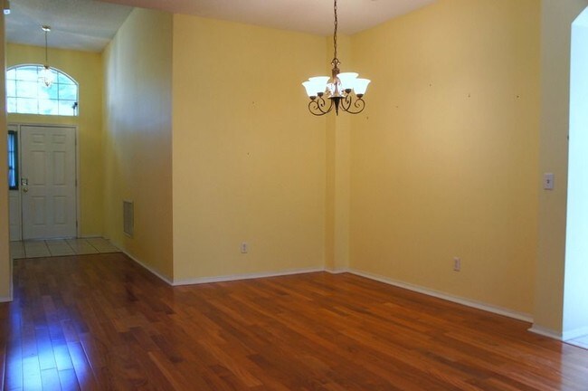Foto del edificio - 4 Bedroom Pool Home--Lawn/Pool Incl