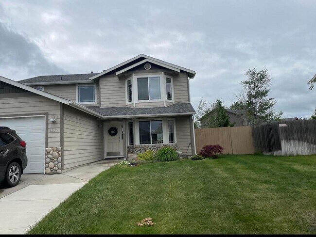 Building Photo - Spacious 4-Bedroom Home with Large Gated Yard Near Cheney & Spokane!