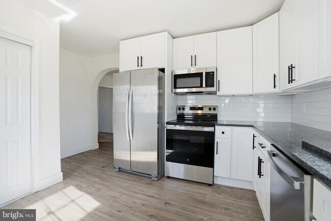 Foto del edificio - 1942 Ford Rd