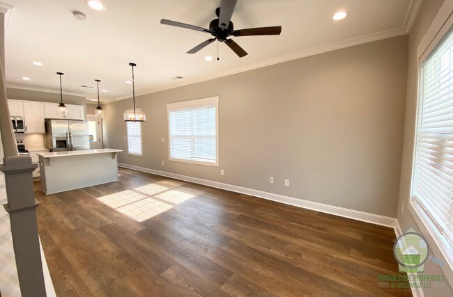 Building Photo - 312 Gower St
