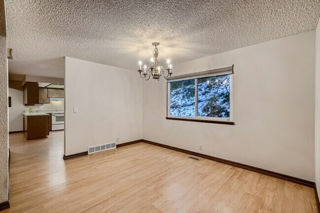 Foto del edificio - 24404 SE Mirrormont Blvd