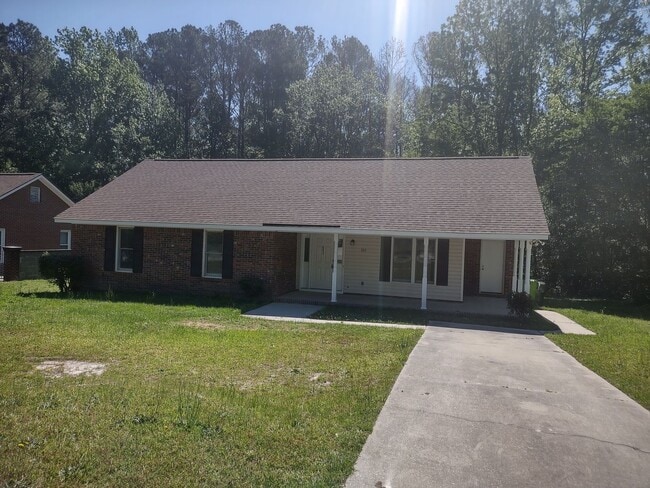 Building Photo - 643 Folkstone Rd