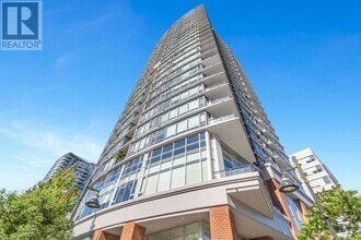 Building Photo - 400-400 Capilano Rd