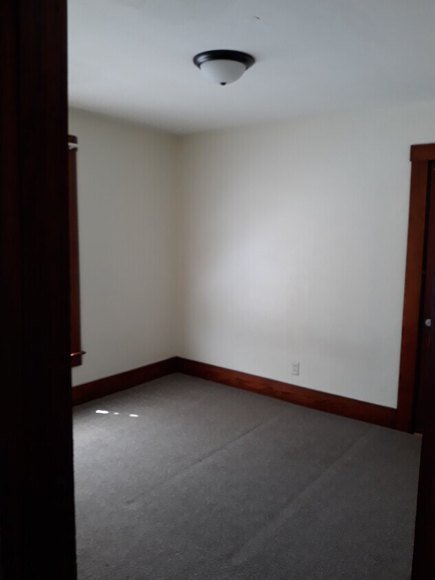 5 Academy St, Rochester, NH 03867 Apartments 5 Academy St Rochester, NH