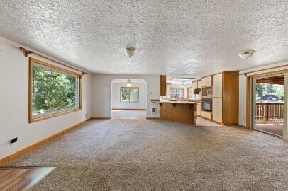 Foto del edificio - Spacious home with outbuilding