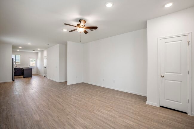 Foto del edificio - 16915 Elm Grove Rd