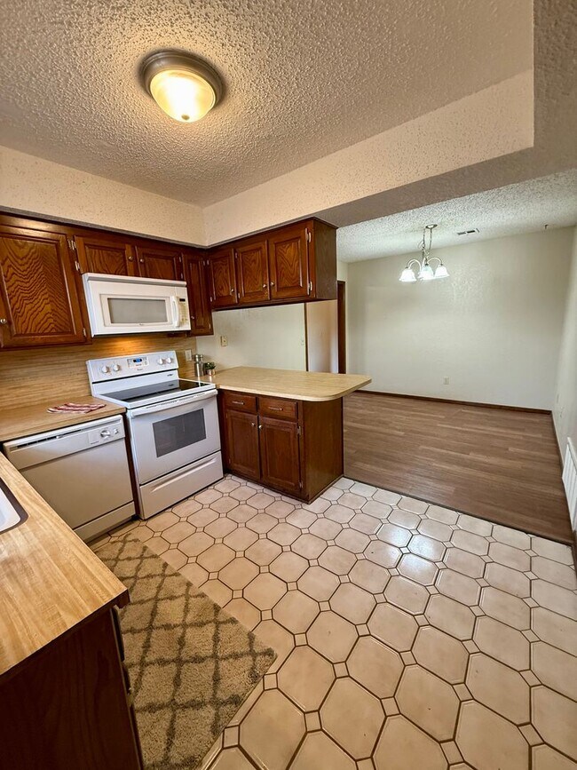 Foto del edificio - 1368 Cedarbrook Ln